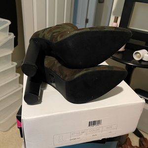Olivia Miller size 7.5 camo with fabric material with 3 inch heel